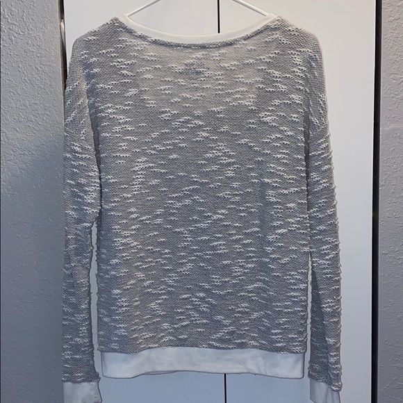 Light sweater, with mesh design at top. - Picture 5 of 6